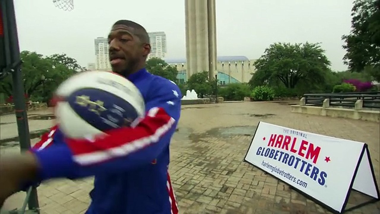 Harlem Globetrotter Makes 583 Foot Basketball Shot
