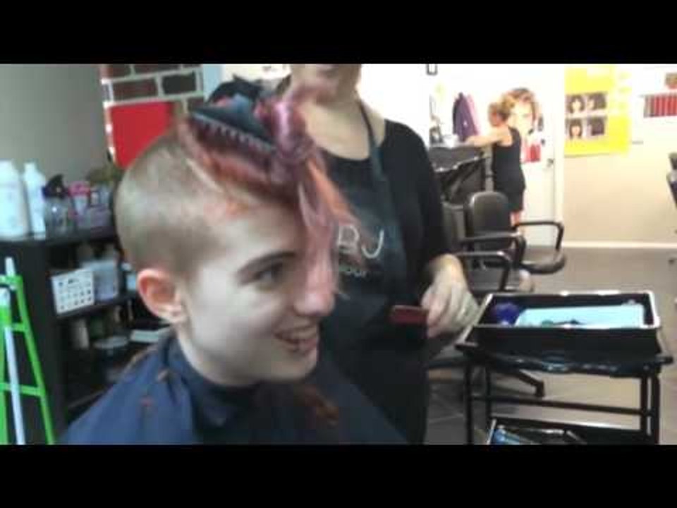 Girl gets a chelsea cut for World`s Greatest Shave