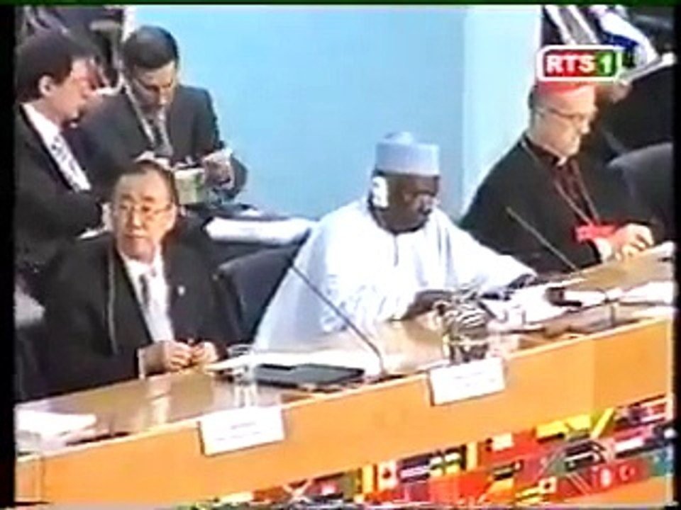 Le jour où le Président Abdoulaye Wade massacrait BAN KI MOON et ses poulains en pleine réunion..." Regardez