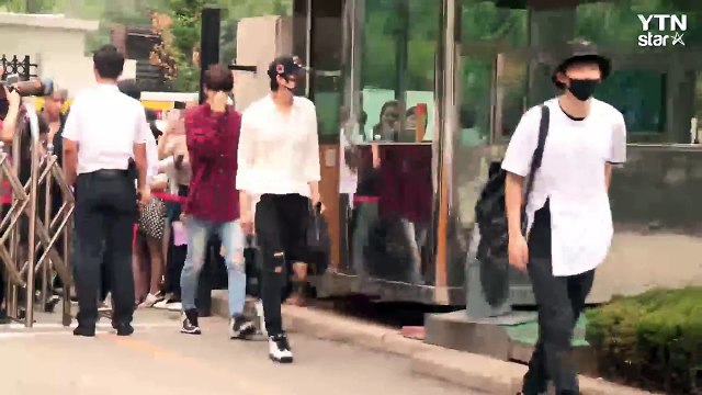 [★영상] '컴백' 빅스, 훈훈한 남친미 정석 (뮤직뱅크 출근길) / YTN (Yes! Top News)