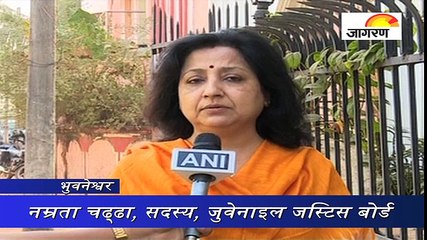 बेटी के शव को कंधे पर लादने को मजबूर हुआ पिता