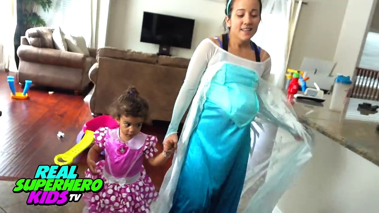 PREGNANT Frozen Elsa VOMIT RAINBOW COLORED BALLS w/ SPIDERMAN MINNIE MOUSE vs Joker Superhero Fun