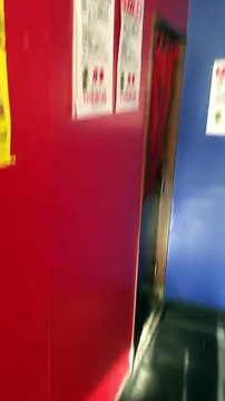 Toilettes secrètes dans un restaurant japonais