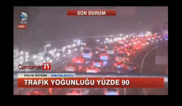 Muhabirin zor anları... Aman Fulya aman diyorum! Yüzünü sil...