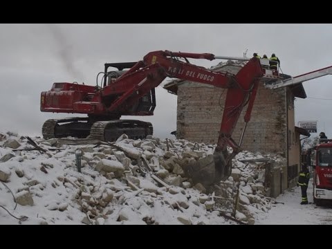 Amatrice (RI) - Terremoto, lavori a Villa San Cipriano (07.01.17)