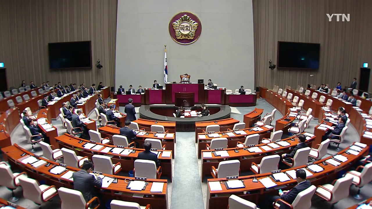 [YTN 실시간뉴스] '축구장 2개 면적' 무너져...불안한 주민들 / YTN (Ye...