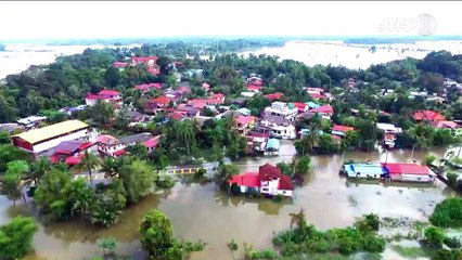 Malaysia floods force thousands from homes