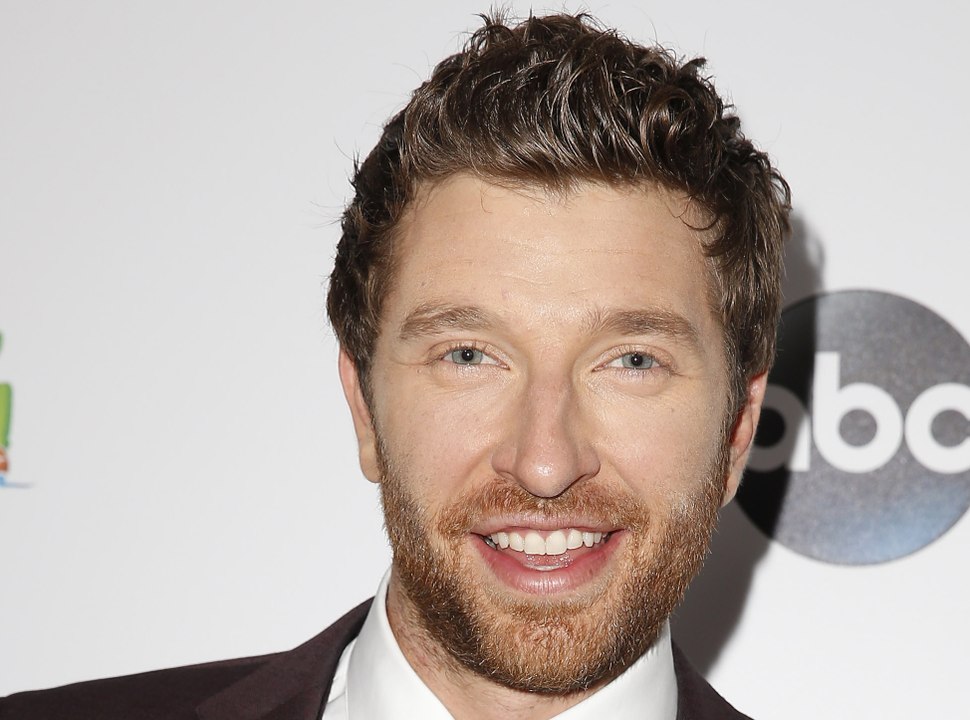 Public Buzz : Au réveil, le chanteur Brett Eldredge découvre un serpent flottant dans la cuvette ses toilettes