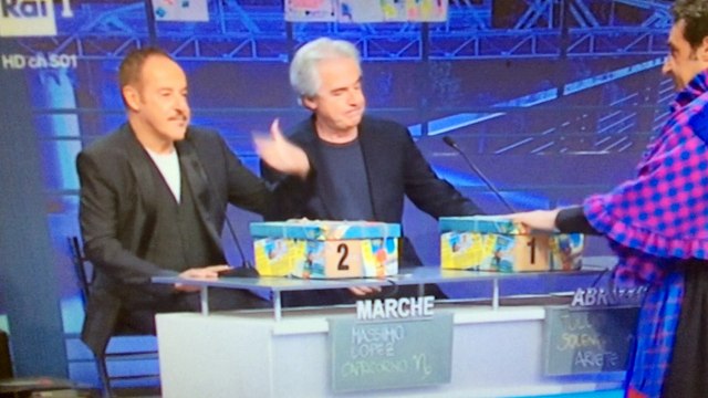 Flavio Insinna ricorda Anna Marchesini, in studio Massimo Lopez e Tullio Solenghi