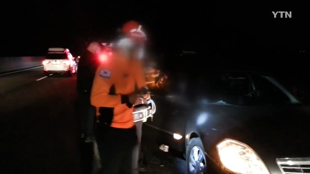 승용차가 승합차 추돌...1명 다쳐 / YTN (Yes! Top News)