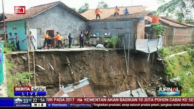 Penahan Sungai Jebol, Tiga Rumah Warga di Tegal Rusak