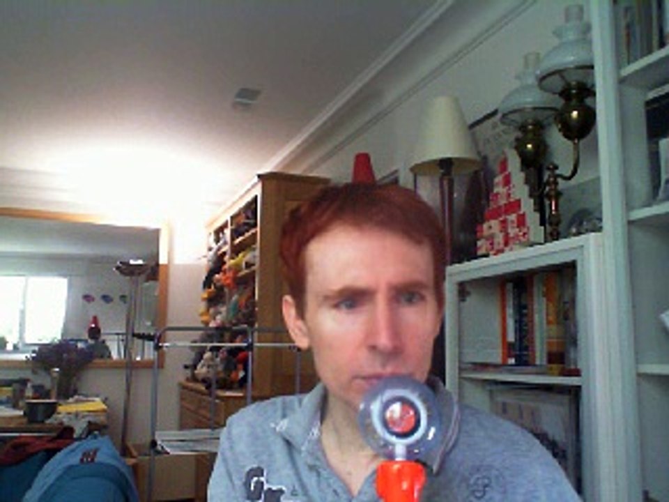 Wiwi égratigne "les petits tracas" d'Edith Butler