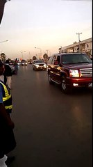 Le convoi d'Adama Barrow dans les rues de Banjul