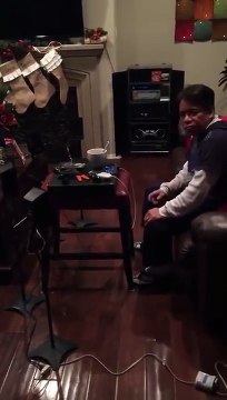 Quand tu laisse ton père avec une application BeatMaker... Gros kiff