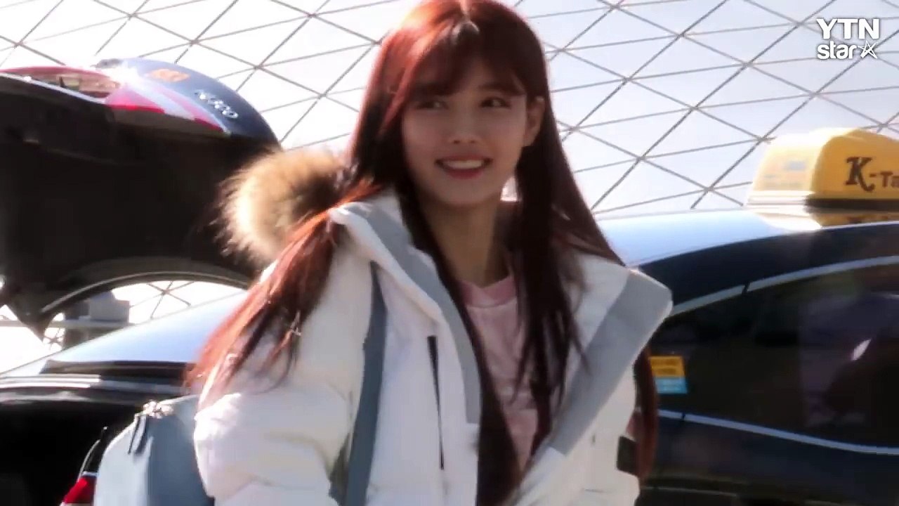 [★영상] 김유정, 사랑스러운 힐링 요정 '상큼 미소' (2016 마마 출국길) / YTN (Yes! Top News)