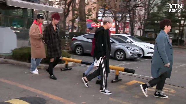 [★영상] B1A4 컴백했어요 …장난기 넘치는 꾸러기들 (뮤직뱅크 출근길) / YTN (Yes! Top News)