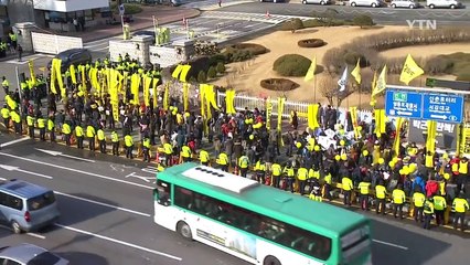 [영상] 이시각 국회 앞 '인간 띠 잇기' 행사 / YTN (Yes! Top News)