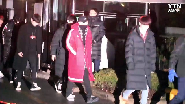 [★영상] 빅톤, 어둠 속에서도 빛나는 7인 7색 매력 (뮤직뱅크 출근길) / YTN (Yes! Top News)