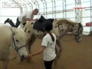 At Atlamasına İzin Vermedi video