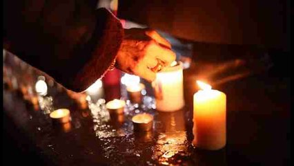 Velas en la Plaza de la República para recordar el atentado contra 'Charlie Hebdo'