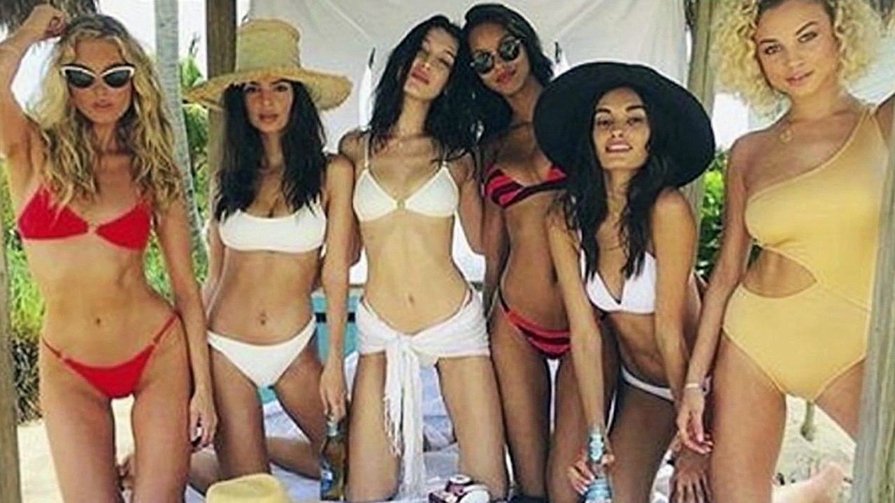 Emily Ratajkowski sexy