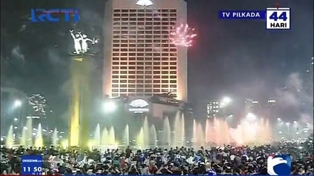 Kembang Api Hiasi Langit Ibu Kota di Malam Pergantian Tahun