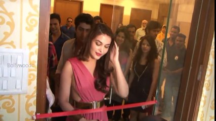 Ankita Shorey hot dress Wardrobe Malfunction At Fit Zone Gym Launch