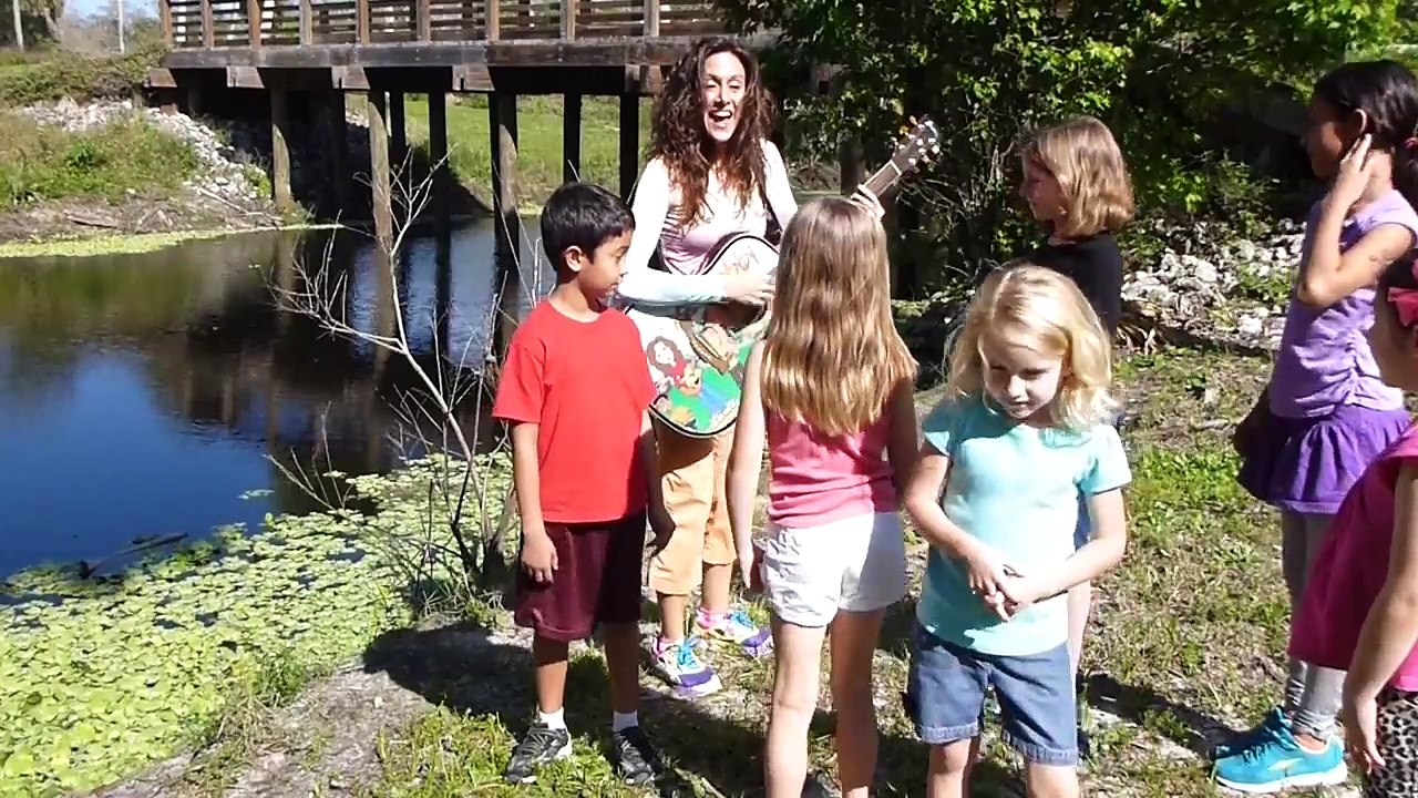 Canción para niños Levántate, Siéntate Children Song in Spanish by Patty Shukla-mW5bWyLNx30