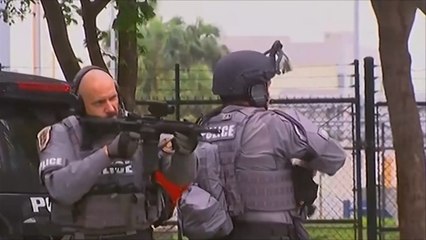 الملاحة تعود لمطار لودر ديل بعد عملية إطلاق النار