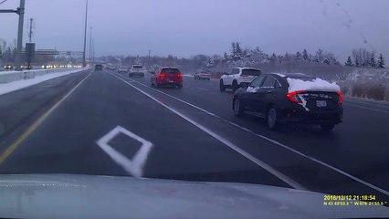 Un automobiliste décale pour éviter un accident et percute une voiture (Toronto)