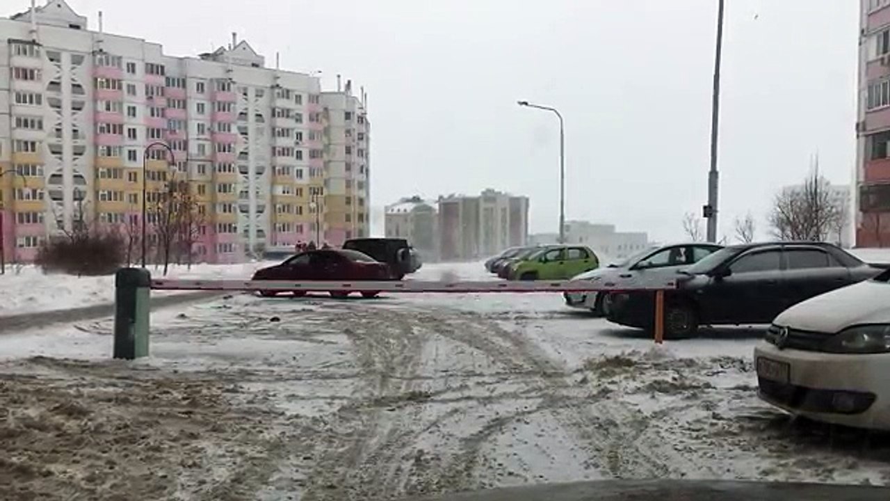 Une barrière tremble de froid