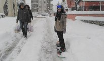 Şehrin göbeğinde snowboard keyfi