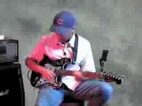 Tom Morello - Interview - Lesson on Guitar World part2