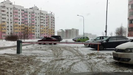 Une barrière tremble de froid en Russie.