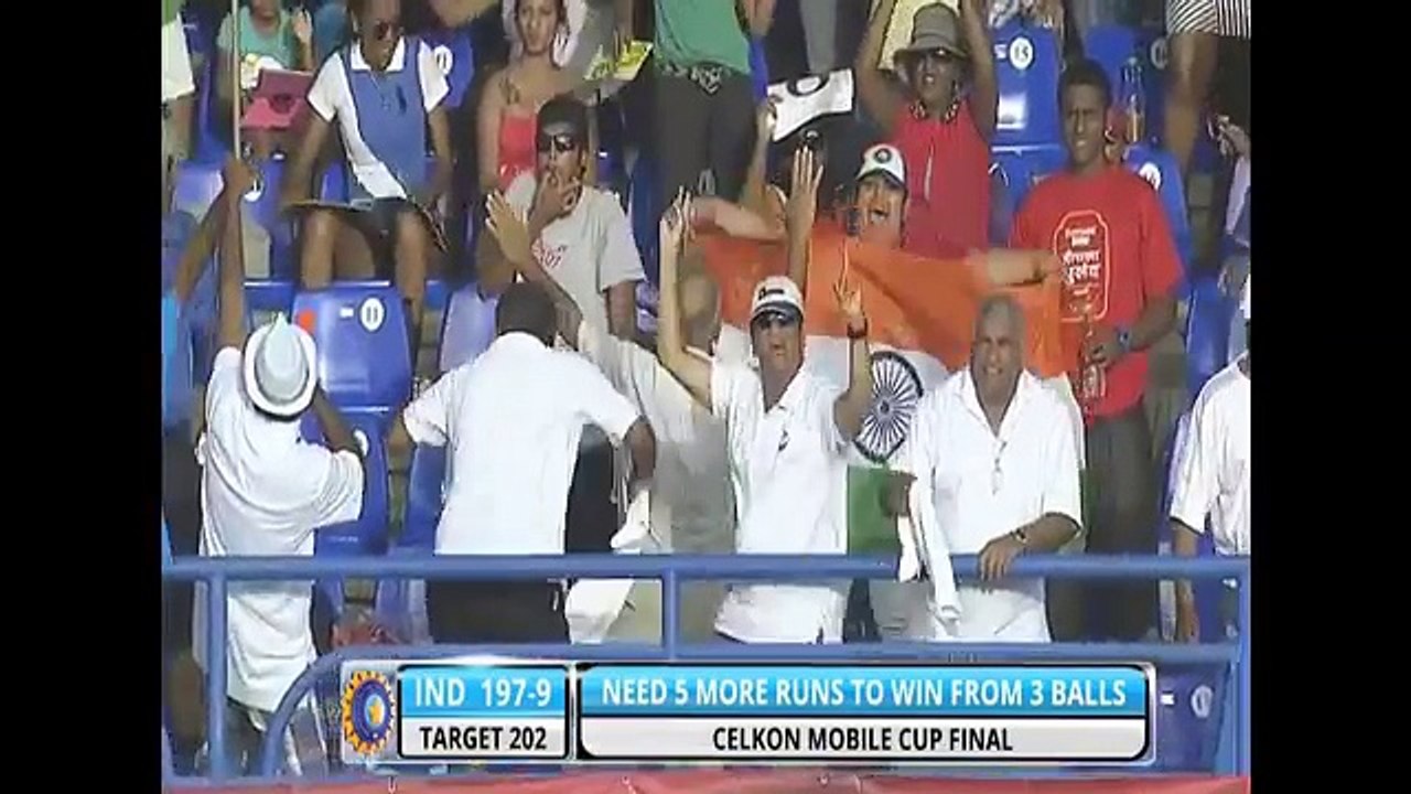 Dhoni is on striking end-INDIA NEED 15 OFF 5 BALLS