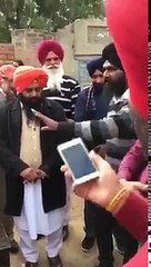 ਇਕ ਹੋਰ ਨੋਜਵਾਨ ਨੇ ਘੇਰ ਲਿਆ ਅਕਾਲੀ ਉਮੀਦਵਾਰ ਜੈਤੋਂ ਵਾਲਾ ਸੂਬਾ ਸਿੰਘ ਬਾਦਲ । ਜਾਨ ਛੁਡਾ ਕੇ ਨਿਕਲਿਆ