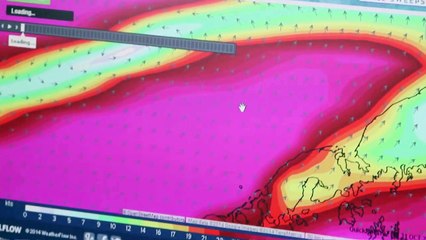 Péril en haute mer  quand la tempête frappe !