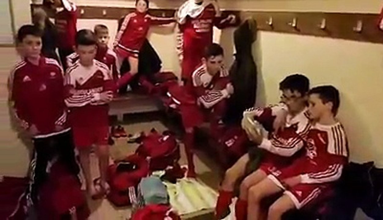 Mannequin Challenge U13 ...ambiance de folie après les victoires en coupe 07/01/17