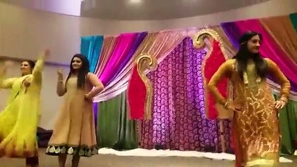 Mehndi Dance    Gonna Love These Moving Girls Dance