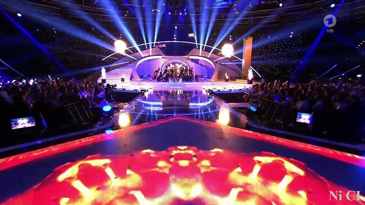 Andrea Berg - Ich werde lächeln, wenn du gehst & Hitmedley (Die Eins der Besten für die 'Sängerin des Jahres' + Doppelplatin für das Album 'Seelenbeben'2016  (Schlagerchampions - Das große Fest der Besten 2017)