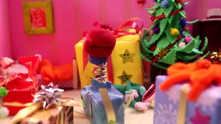 Anna Human Christmas Tree _ Disney Frozen Superheroes in Real Life Stop Motion Moes