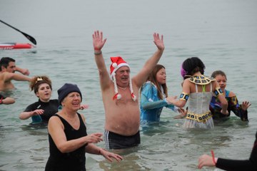 La Rochelle : premier bain de l’année dans une eau à 10°C (2/2)
