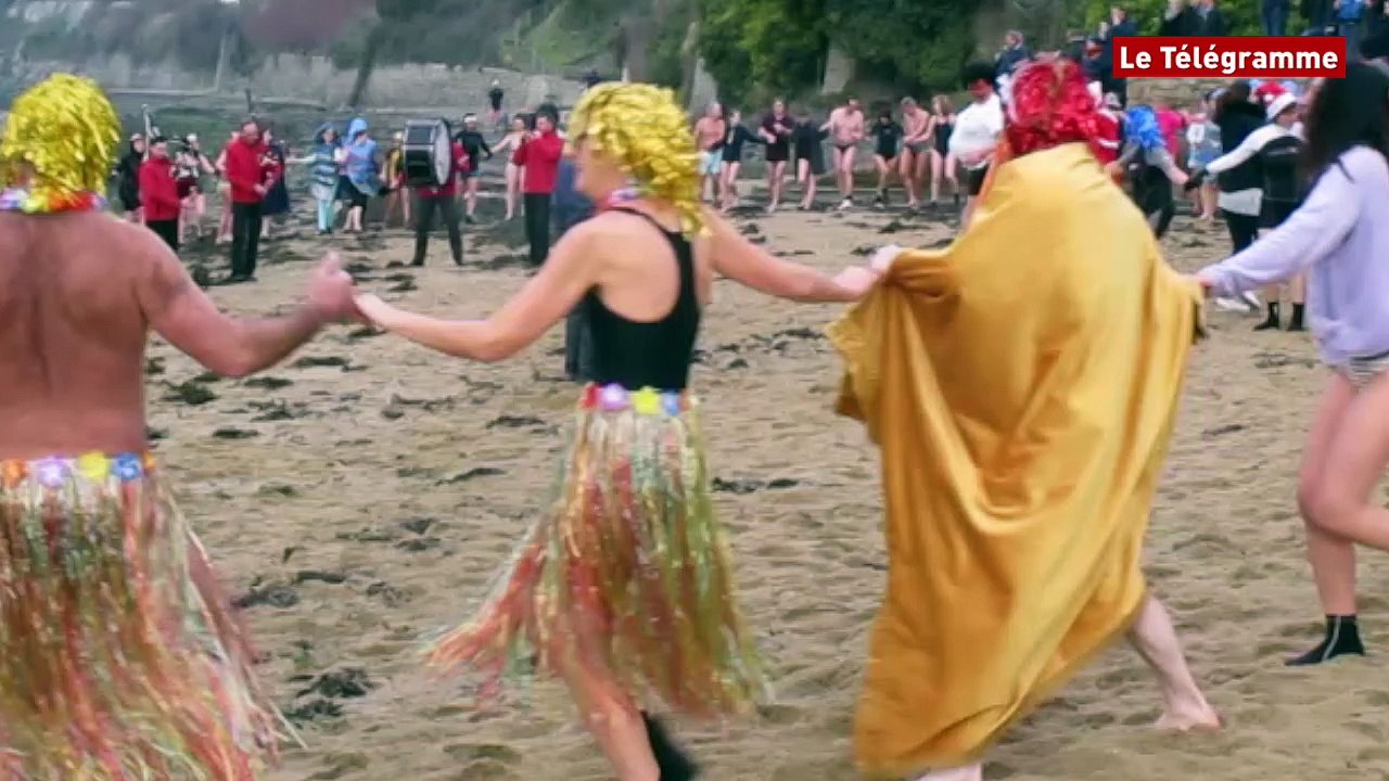 Le Relecq-Kerhuon. Une centaine de courageux au Bain du Nouvel an