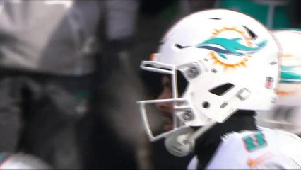 Matt Moore hits DeVante Parker for 7 yards