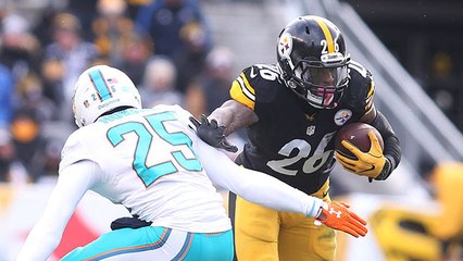Le'Veon Bell throws two defenders to ground on 26-yard run