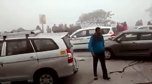 Major road Accident in Yammuna Express Highway Due To Fog.