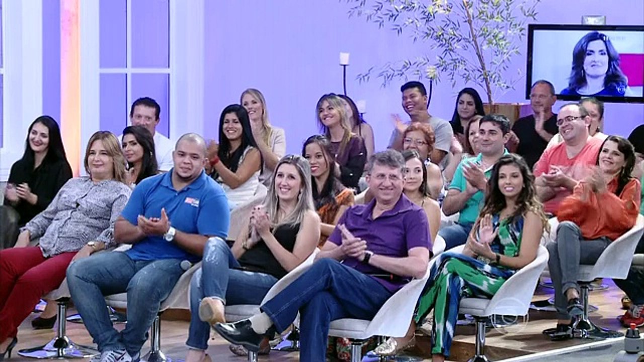 Fátima mostra sua foto para discutir simetria