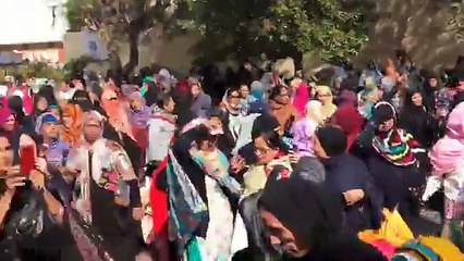 CM Sindh SYED MURAD ALI SHAH meets LHWs at PC Hotel Road... (09-Jan-2017)