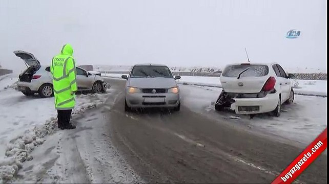 Kar yağışı zincirleme kazaya neden oldu: 3 yaralı