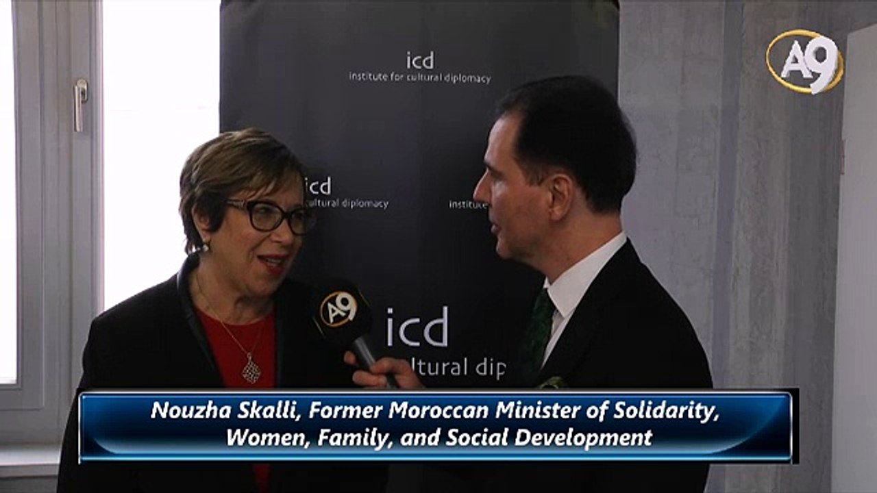 Nouzha Skalli, Former Moroccan Minister of Solidarity, Women, Family, and Social Development Nouzha skalli, eski fas dayanışma, kadınlar, aile ve sosyal gelişim bakanı